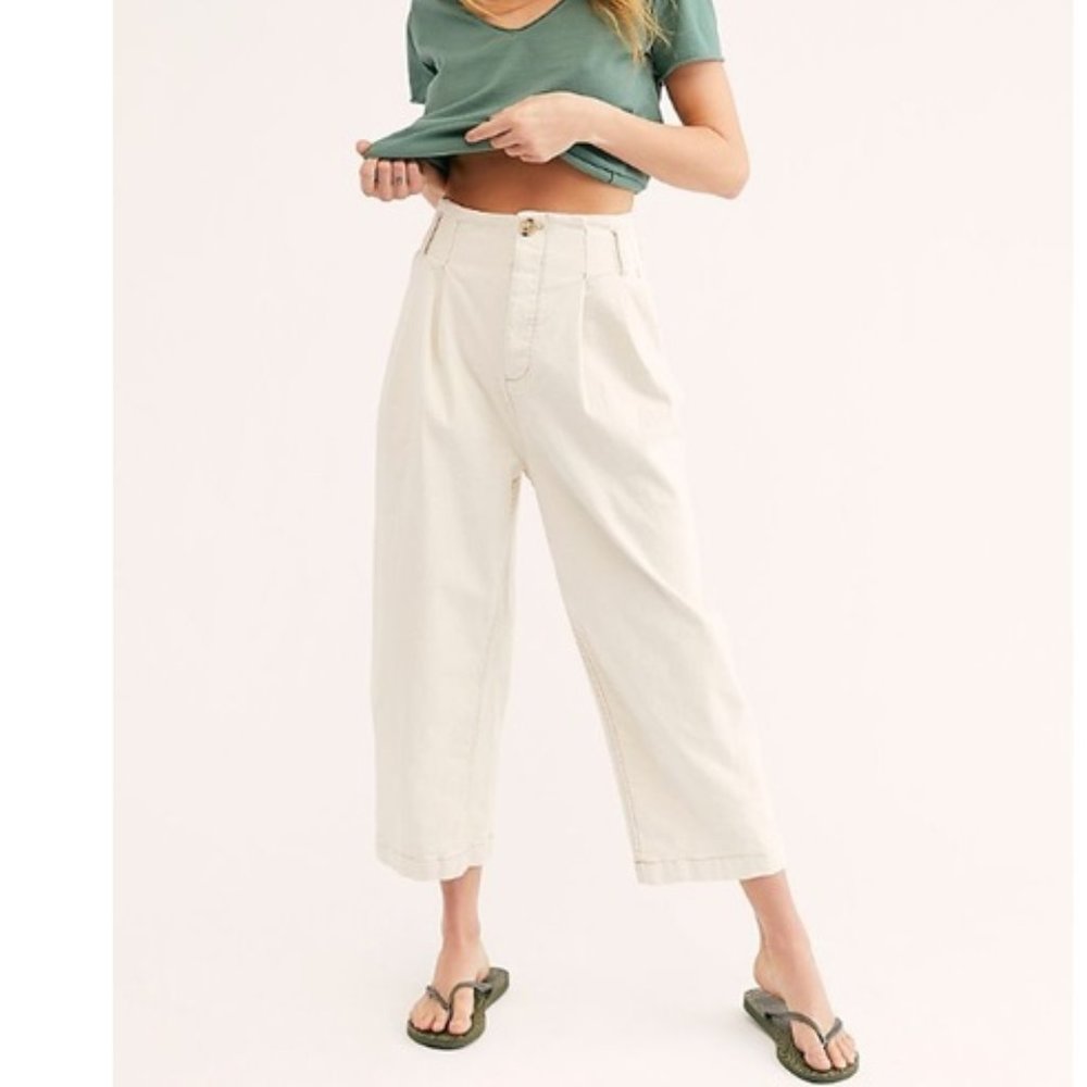 Free People Pleated Carrot Jeans. Size: 10